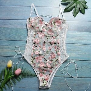 Zaful Floral Lace Up Bodysuit Size Small NWT